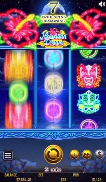 月明かりに照らされた浜辺