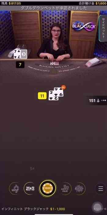 ディーラー7と伏せカード。グリ将2,9で11。ダブル発動で$1,600bet