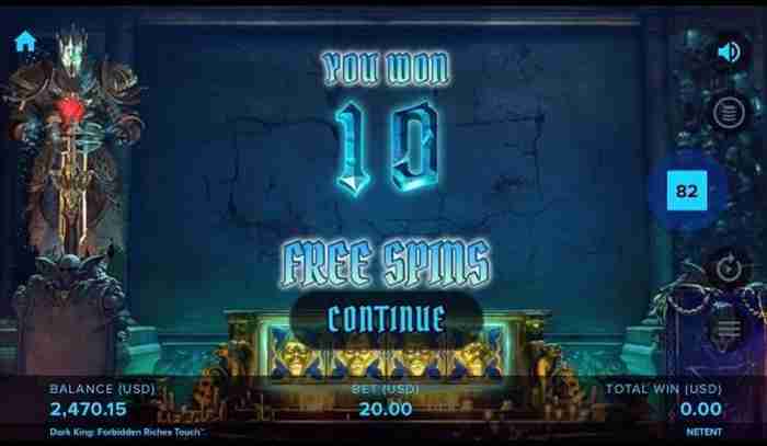 フリスピ獲得画面、左の騎士が剣を引き抜く